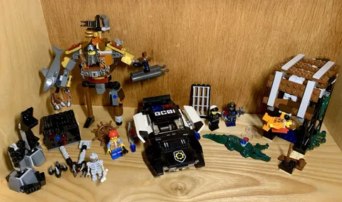 (2) Lego Lot 70807 Lego Movie: Metalbeard’s Dual & 70802 Bad Cop’s Pursuit