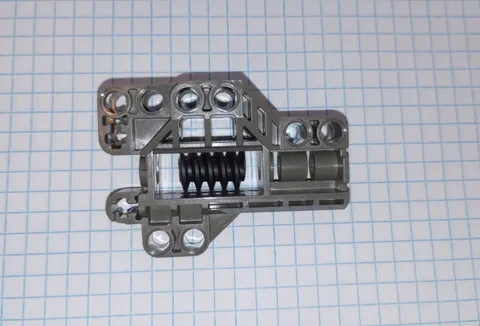 2 Lego pieces 32305 and 4716 Technic Pin Connector Block and Worm Screw assembly