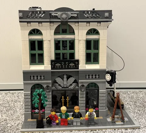 LEGO Creator Brick Bank 10251 99.9% complete Modular Buildings with Minifigures