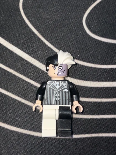 LEGO Two-Face Minifigure 2006