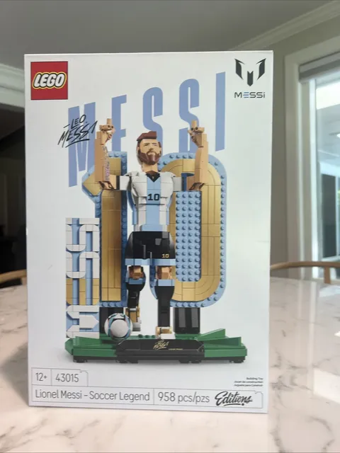 LEGO 43015 Lionel Messi Soccer Legend 2-in-1 Complete Set 958 pcs 12+