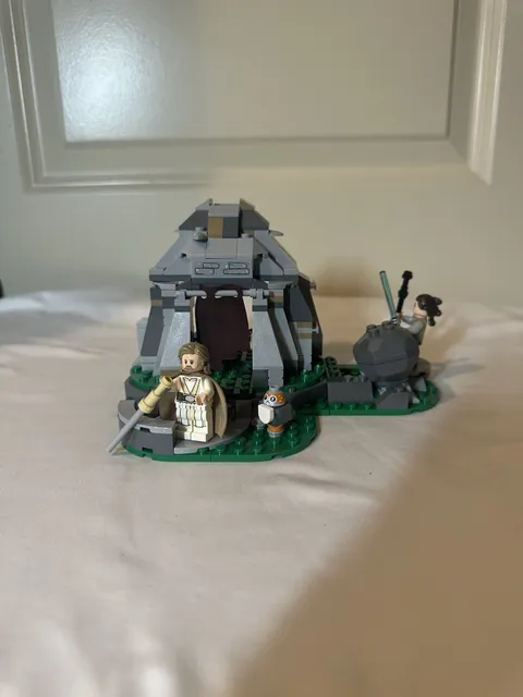 LEGO Star Wars: Ahch-To Island Training (75200) READ DESCRIPTION