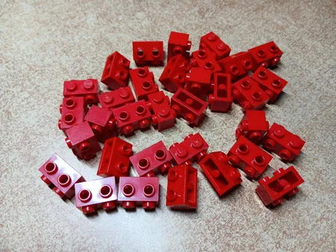 LEGO BULK LOT OF 32 RED BRICKS STUDS ON 2 SIDES 1X2 #52107