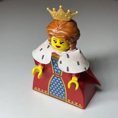 LEGO CMF Series 15 Queen col243 Retired Minifigure