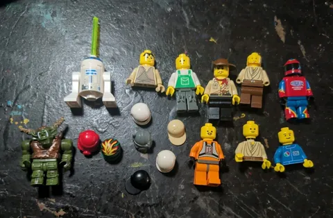 Lot Of Lego Minifigure & Minifigure Parts - Many Great Items Available 
