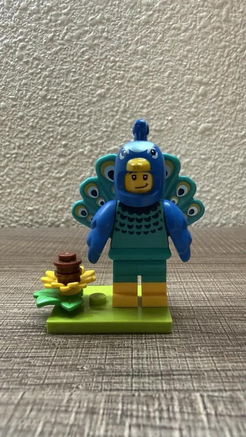 LEGO 71051 Minifigures Series 28 - Peacock Costume
