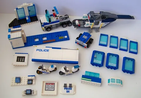 Lot of miscellaneous Lego pieces for INCOMPLETE Police sets -   motorcycle