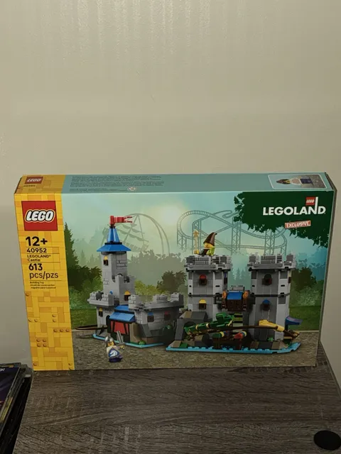 LEGO LEGOLAND Castle 40952 Exclusive 613 Piece Building Set New Sealed