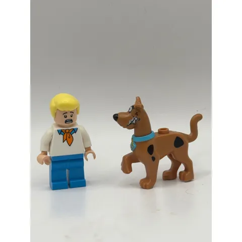 LEGO Minifigures Fred Jones and Scooby-Doo Set 75902 75904 Retired