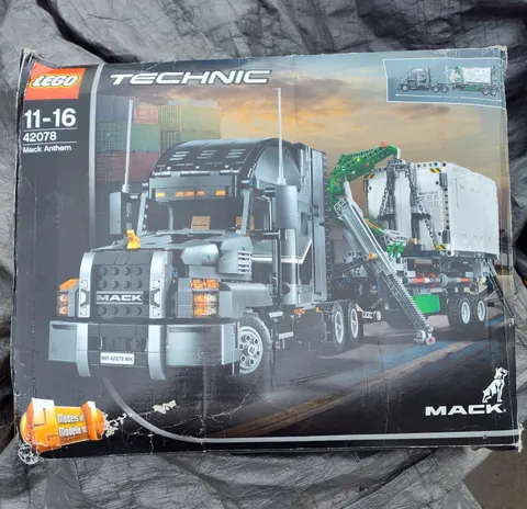 LEGO TECHNIC 42078: Mack Anthem Semi Truck