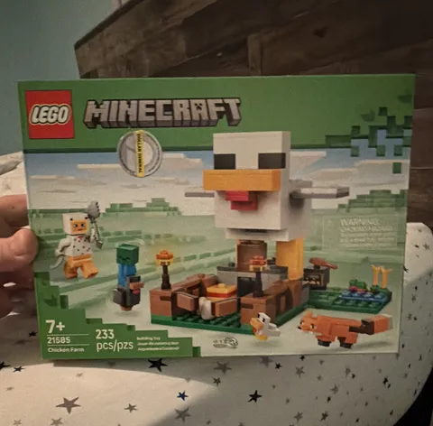 LEGO Minecraft Chicken Farm Set 21585 233 pcs Complete w/ Box 7+