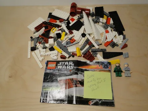 LEGO Star Wars: A-Wing Fighter (6207) Mini Figures Incomplete Parts