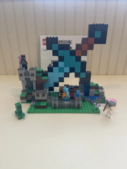 LEGO Minecraft: The Sword Outpost (21244) Complete with Instructions No Box