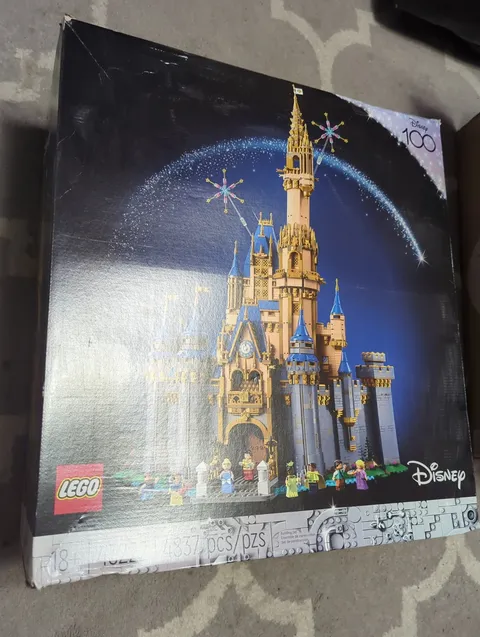 LEGO Disney: The Disney Castle (43222)