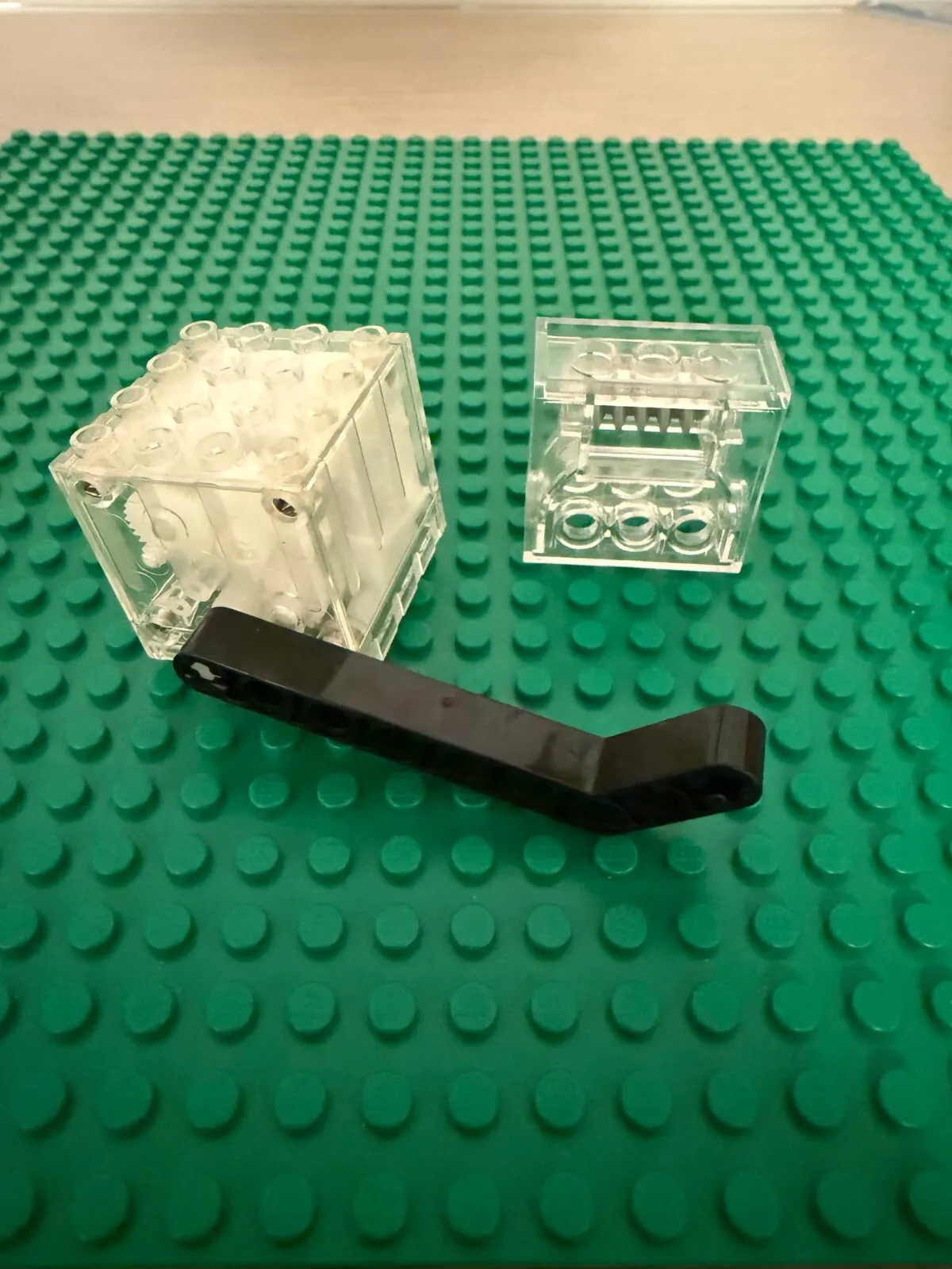 LEGO Technic Wind Up Motor (145721c01) + Technic Gearbox (6588)