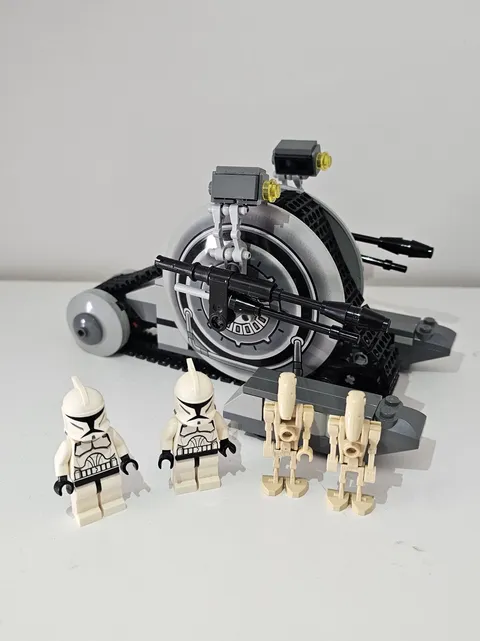 LEGO Star Wars Corporate Alliance Tank Droid 7748 99% complete with Minifigures 