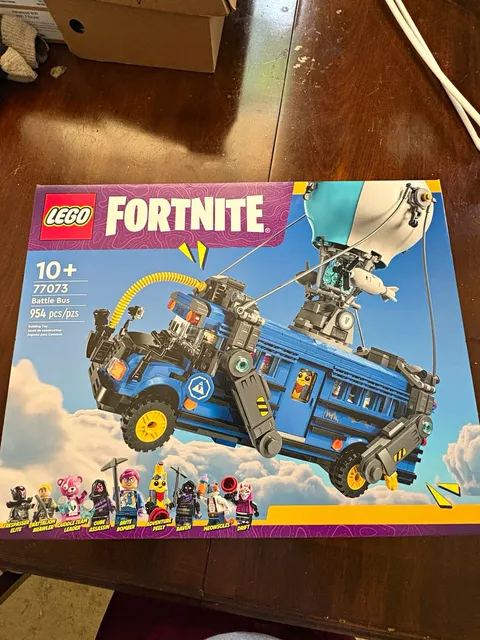 LEGO Fortnite Battle Bus 77073 954pcs Set Ages 10+ Box Meowscles Raven