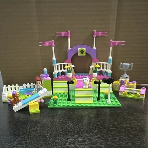 LEGO Friends Heartlake Dog Show 3942 Complete Set 183 pcs Without Box