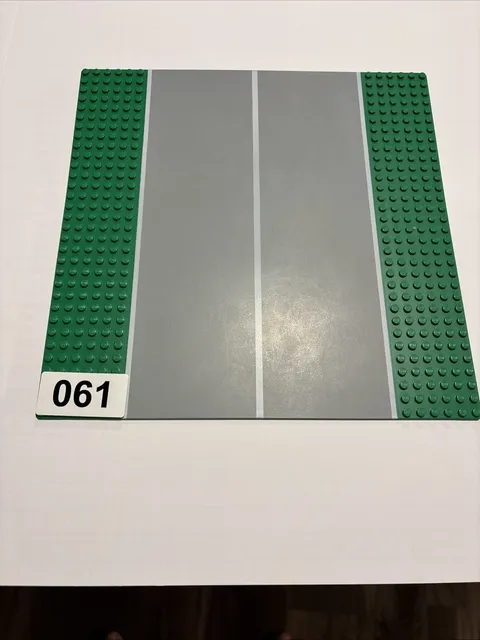 Lego Baseplate Road 32 x 32 9-Stud Straight with Runway Pattern (606p33)