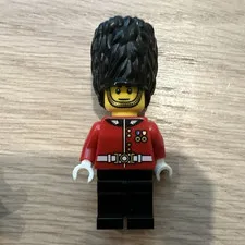 LEGO Minifigures GUARD Minifigure Red Uniform w Black Bearskin Hat