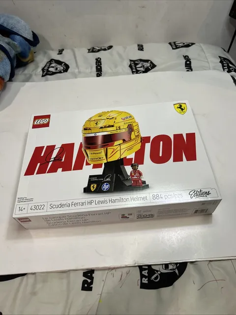 LEGO Editions Scuderia Ferrari HP Lewis Hamilton Helmet 43022 Building Set
