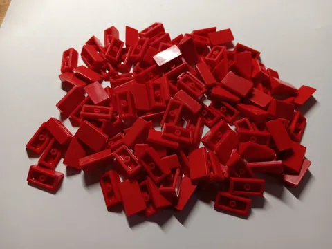 LEGO BULK LOT OF 100 RED SLOPE 30 DEGREE 1 X 2 X 2/3 #85984