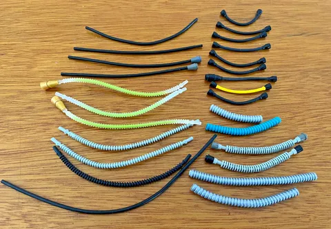 LEGO LOT OF 26 ASSORTED FLEXIBLE TUBES AND HOSES