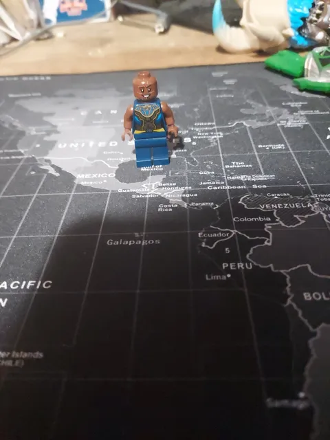 Lego Marvel Super Heroes Minifigures Shuri sh735 76186 2 Face No Hair