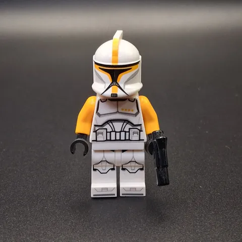 LEGO Star Wars Phase 1 Clone Commander Minifigure Yellow, SW1146 DAMAGED