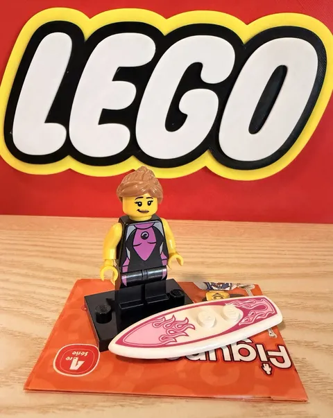 Lego CMF Series 4 Surfer Girl Minifigure With Accessory