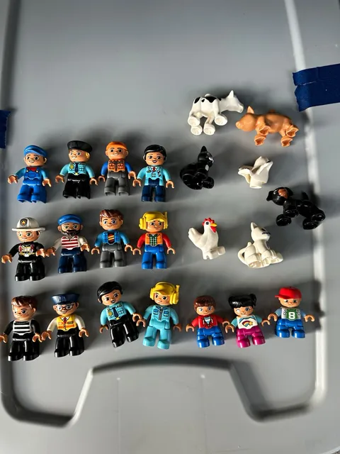 HUGE LEGO DUPLO Minifigure & Animal Lot 22 Pieces