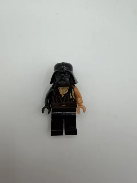 LEGO Star Wars Darth Vader Minifigure Battle Damaged Mustafar Duel sw0283 8096