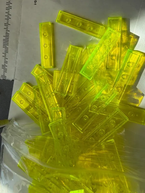 LEGO-NEW- #2431-TRANS NEON GREEN- 1 X 4  TILE-10 PIECES