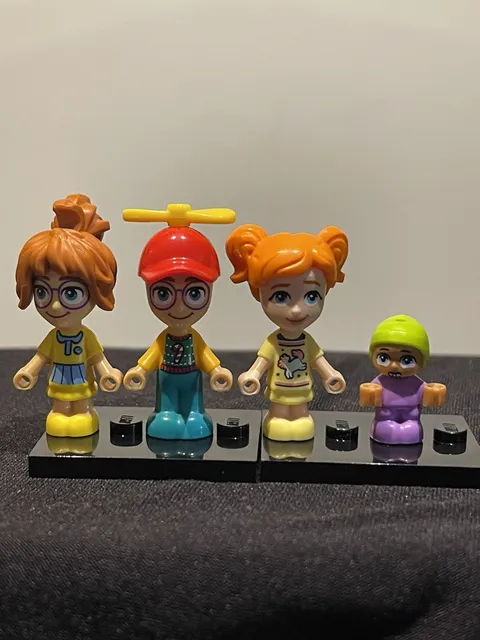 LEGO Friends Minifigure Lot of 4 Printed Figures incl Baby & Red Propeller Cap