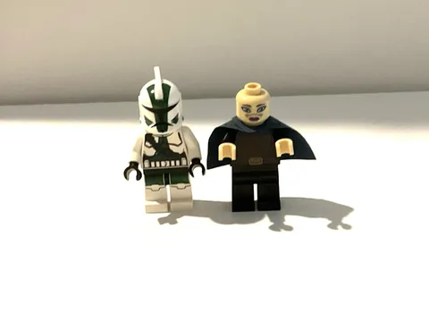 LEGO Star Wars Minifigures Barriss Offee sw0379 & Commander Gree sw0382