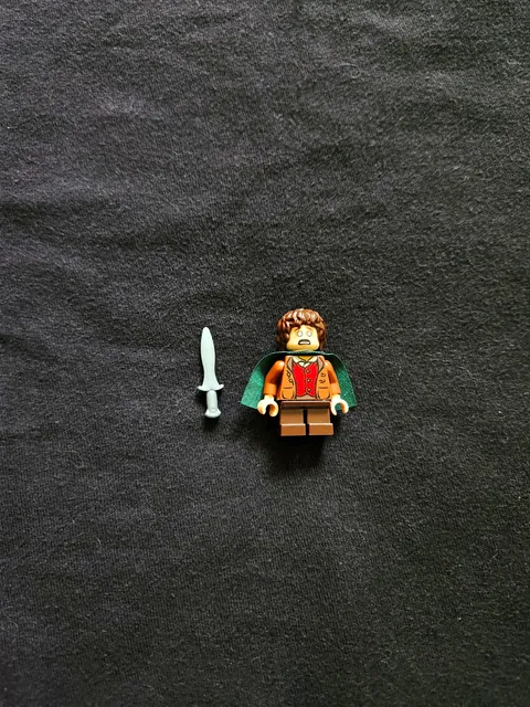 LEGO Lord of the Rings Frodo Baggins with Sting
