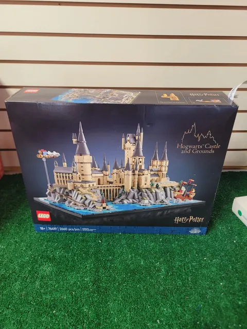 NIB!! LEGO Harry Potter: Hogwarts Castle and Grounds (76419)