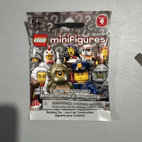 LEGO Series 9 Collectible Minifigures 71000 - Chicken Suit Guy (SEALED)