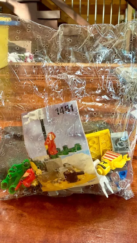 LEGO Pirates: Pirates Desert Island (1481) sealed in
