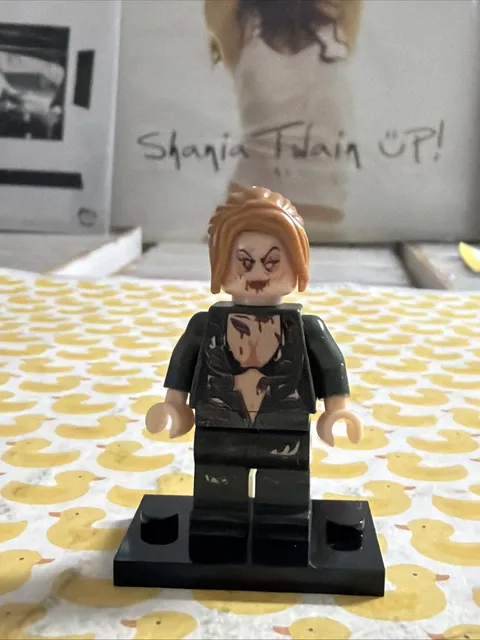 ZOMBIE STRIPPER BRA BIKINI TOP BRUNETTE ALT GIRL SULTRY LONG HAIR LEGO MINIFIG