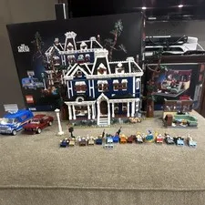 LEGO Stranger Things Creel House + SQWK Radio Station