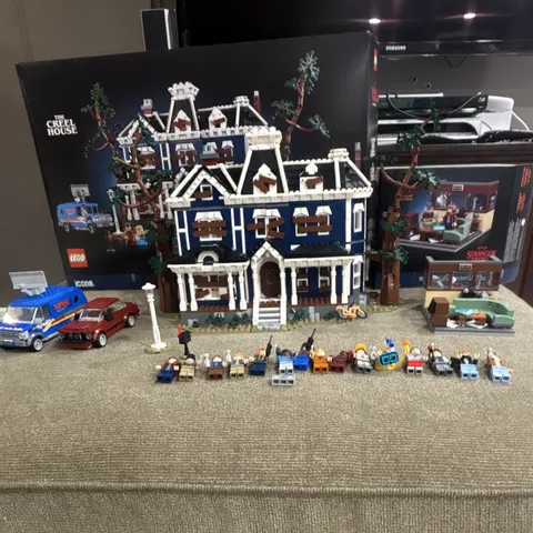 LEGO Stranger Things Creel House + SQWK Radio Station