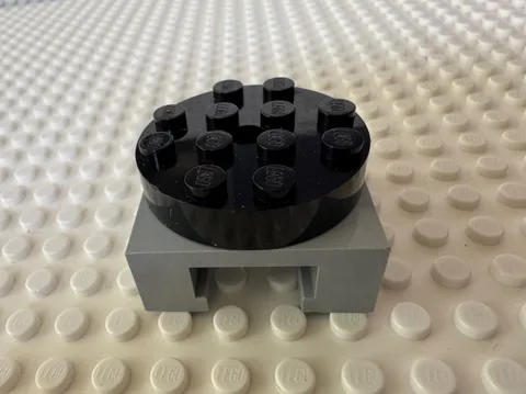 LEGO Turntable 4x4 Locking Grooved Base with Black Top (30516 / 30658) 30516c02