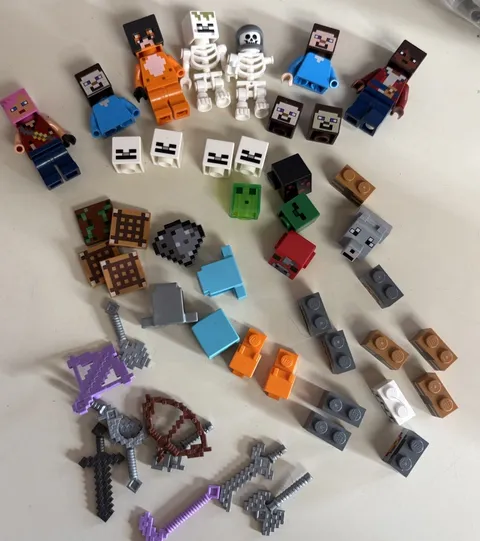 LEGO Large Lot Of Minecraft Pieces  Minifigure parts  Heads Weapons Accessories