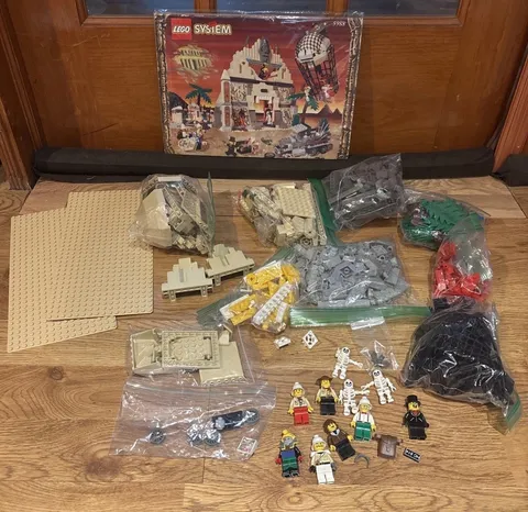 LEGO 5988 Adventurers Pharaoh's Forbidden Ruins Complete w/ Manual Mini-figures