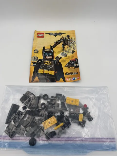Lego Toys "R" Us Exclusive Build - Flying Batmobile
