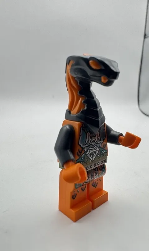 2022 LEGO MINIFIGURE NINJAGO BOA DESTRUCTOR PEARL DARK GRAY HEAD NJO0735