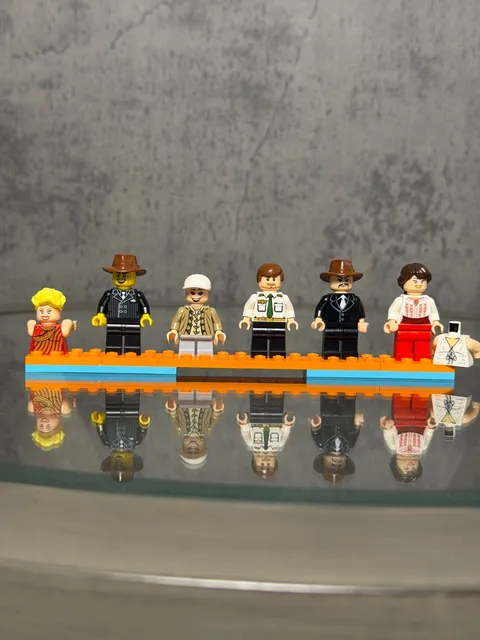 LEGO Indiana Jones Shanghai Chase Minifigure Lot w/Accesories and pieces RETIRED