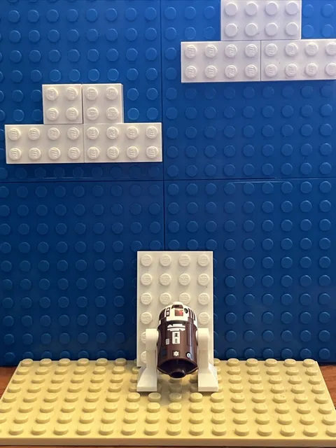 LEGO Star Wars Astromech Droid R7 Brown and White Minifigure