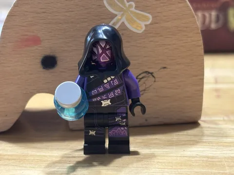 LEGO Cube Assassin Minifigure Fortnite Battle Bus 77073